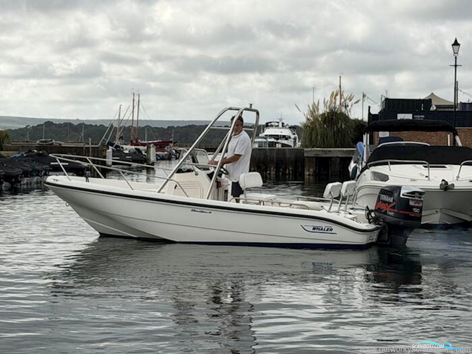 Boston Whaler Dauntless 18