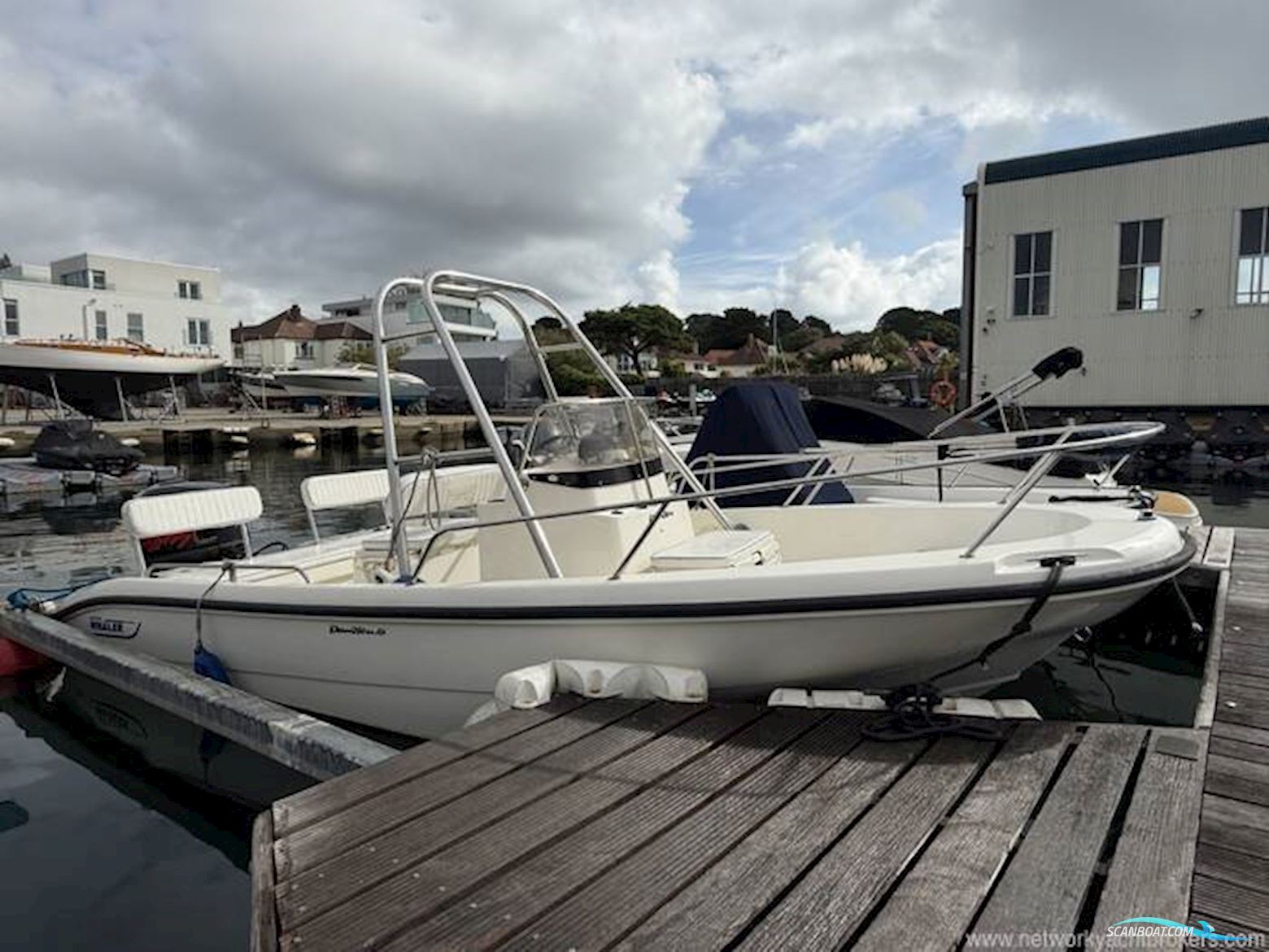 Boston Whaler Dauntless 18