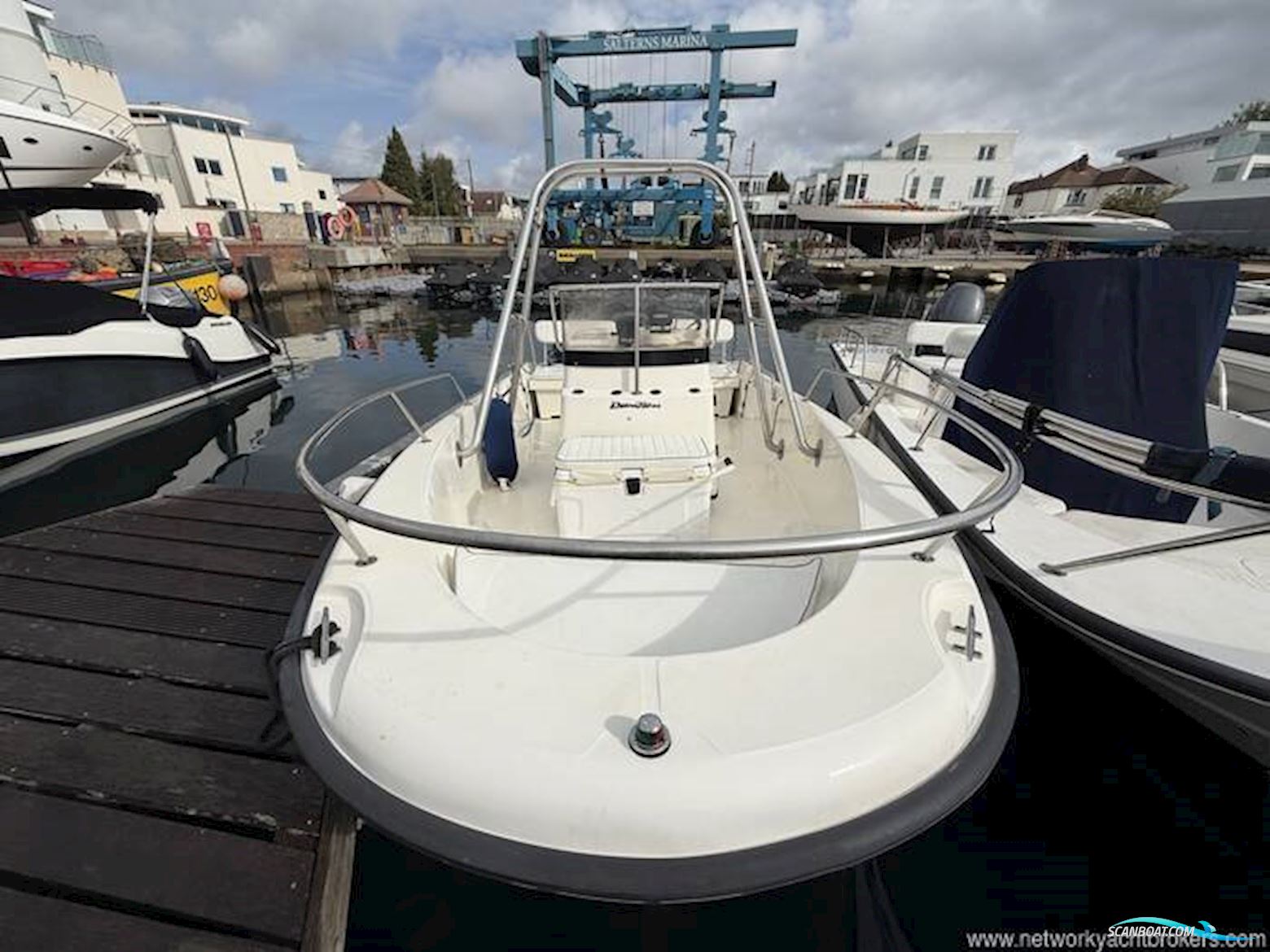 Boston Whaler Dauntless 18