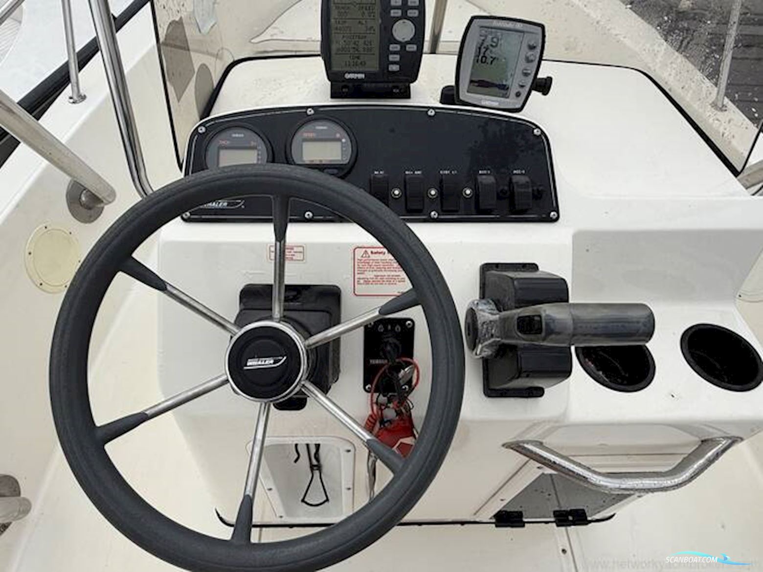 Boston Whaler Dauntless 18