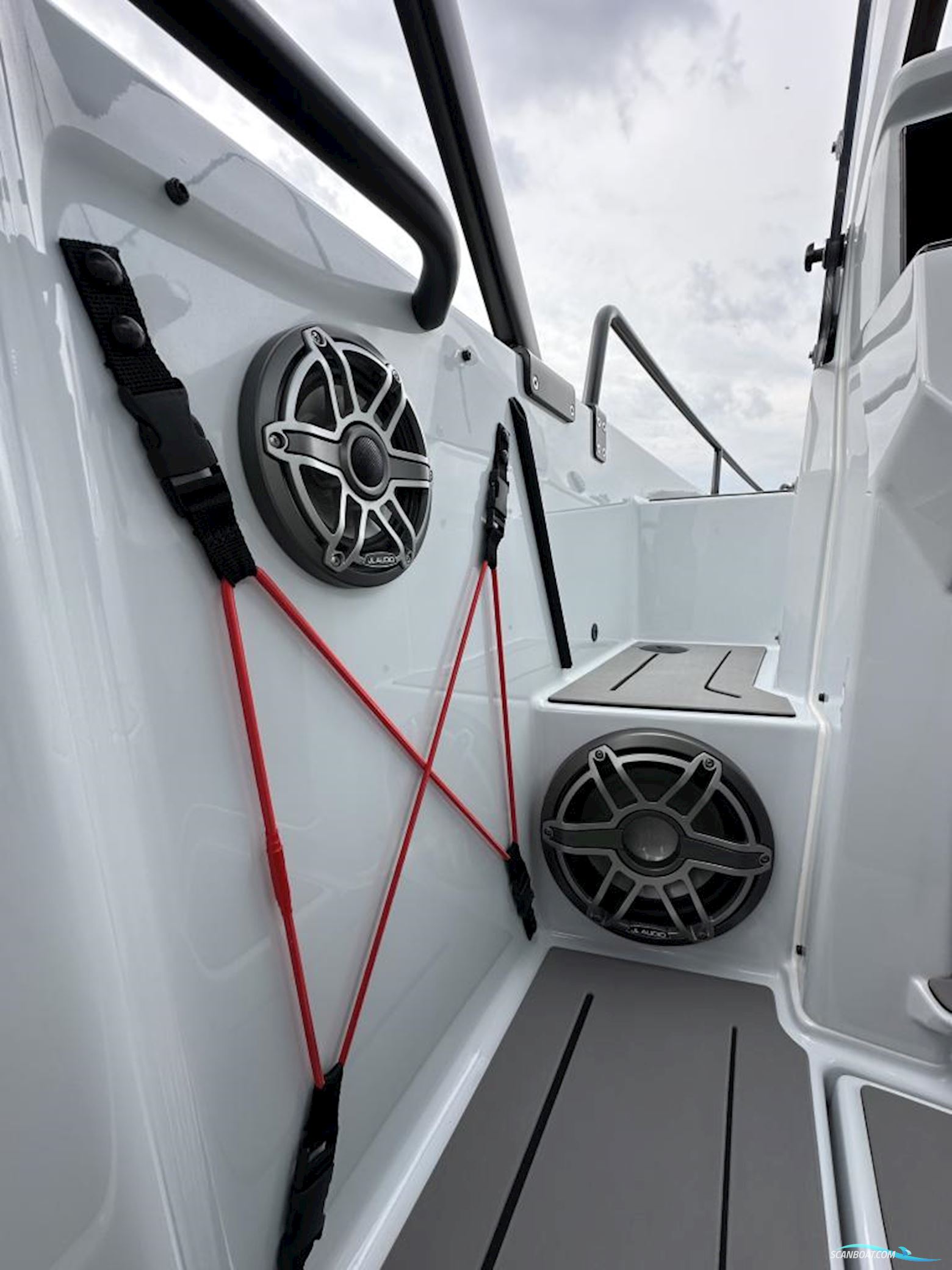 Brabus 300 Shadow - Multistorage