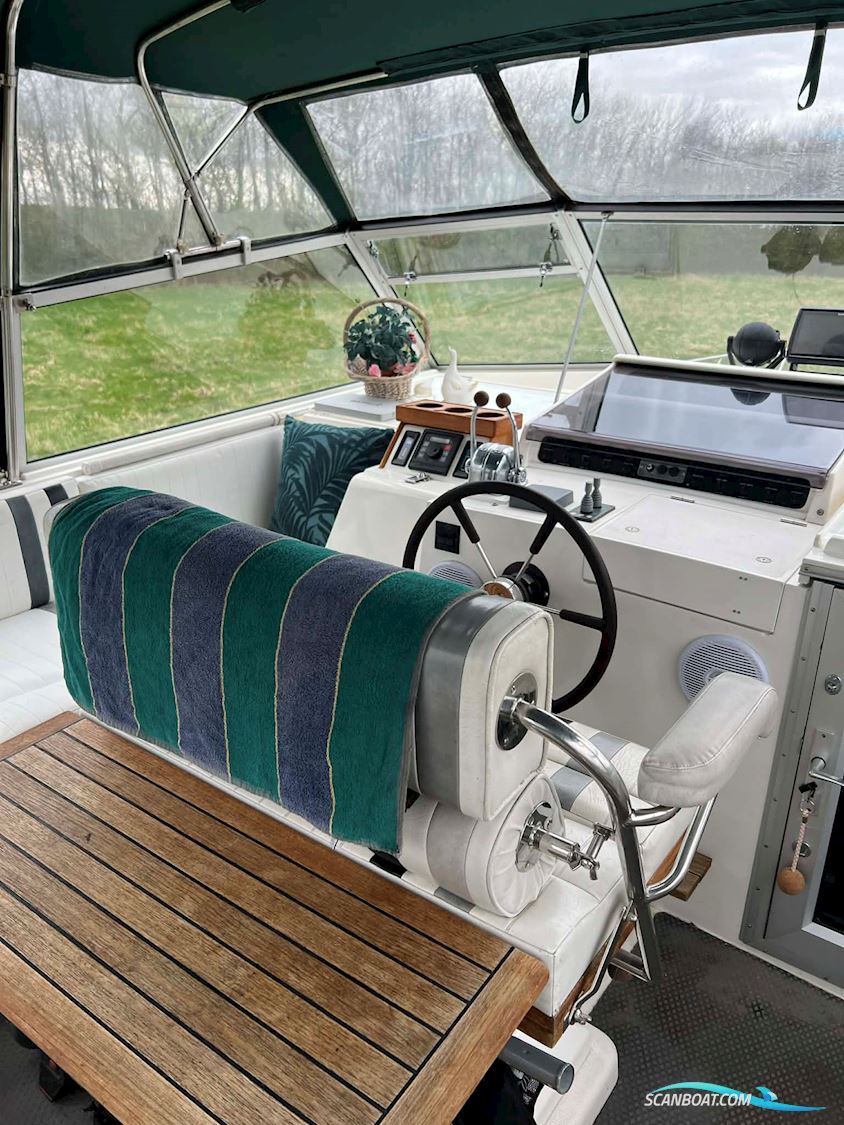 Broom 12M Monarch