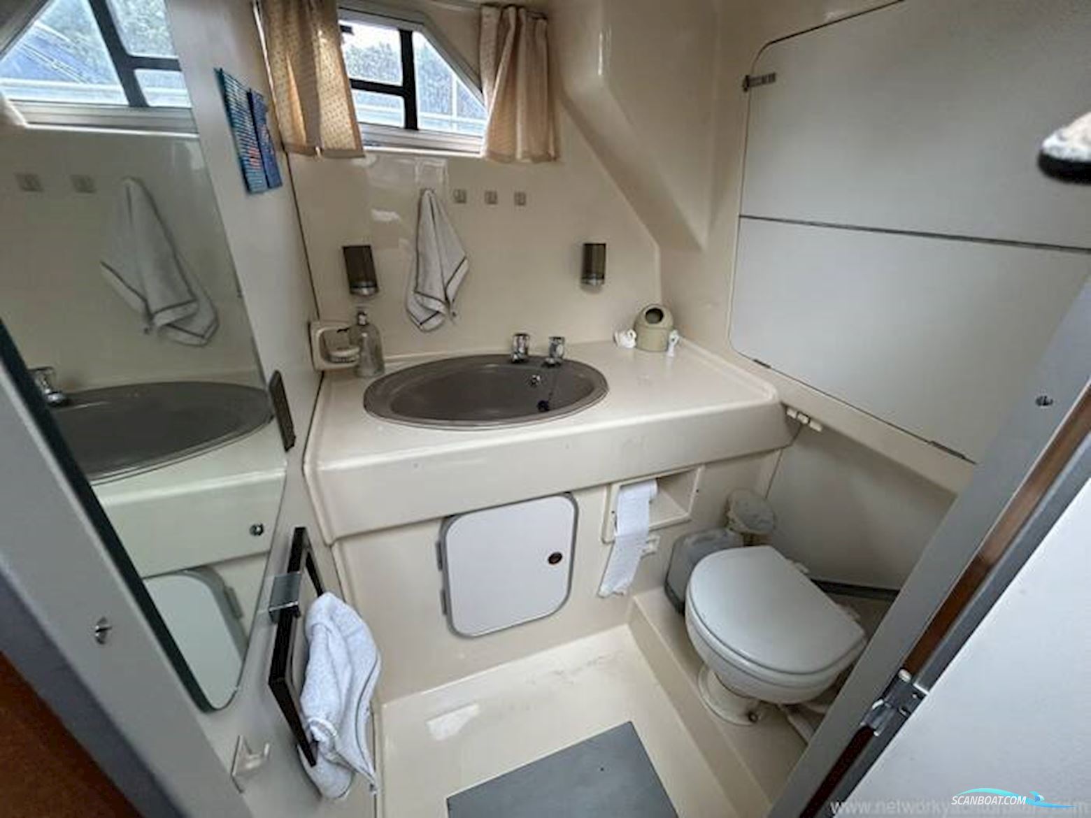 Broom Crown 37
