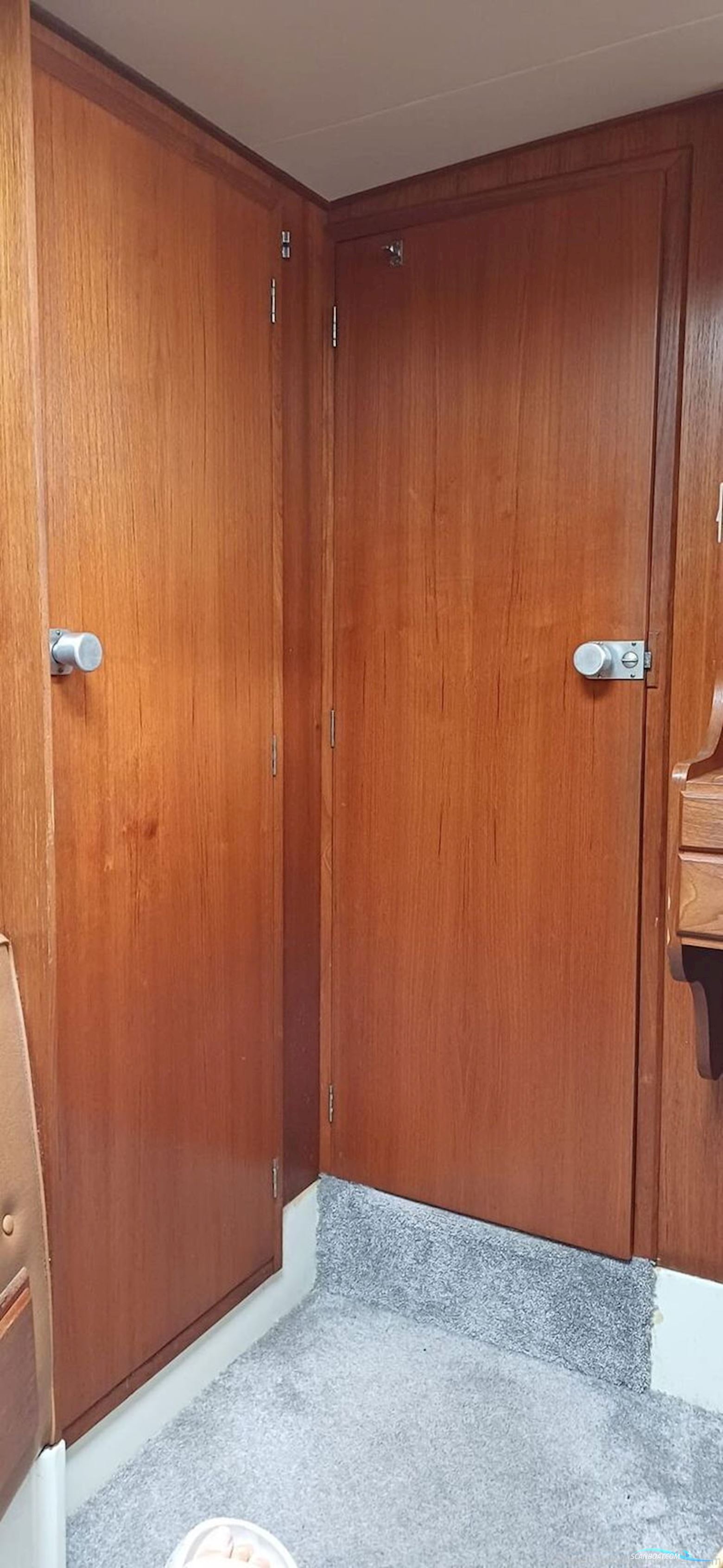 Broom Ocean 37