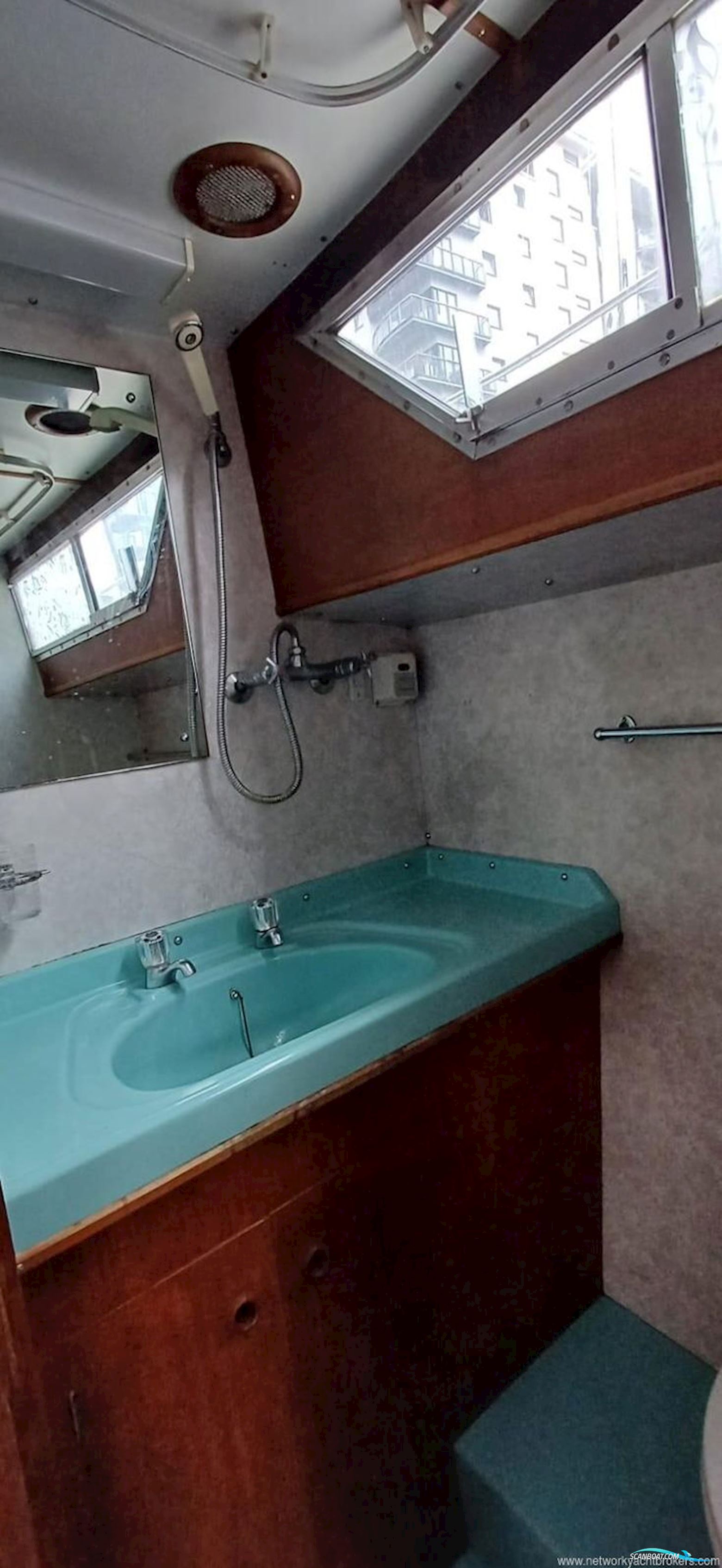 Broom Ocean 37
