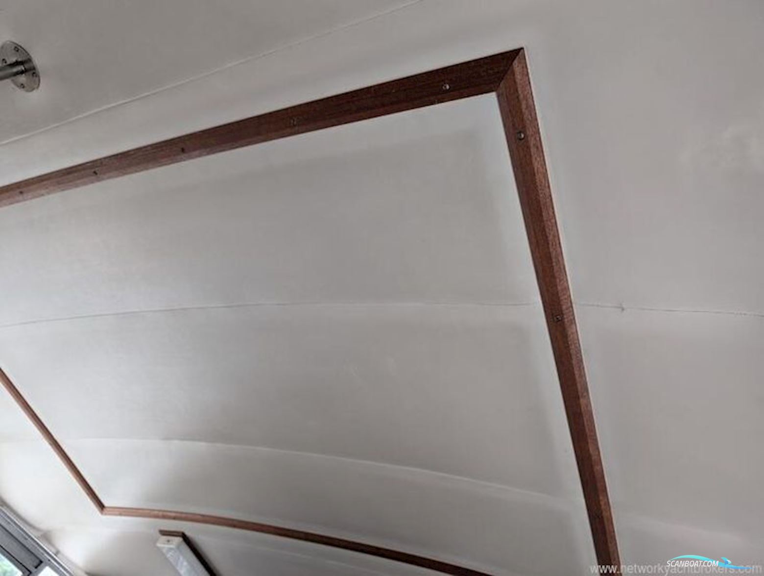 Broom Ocean 37