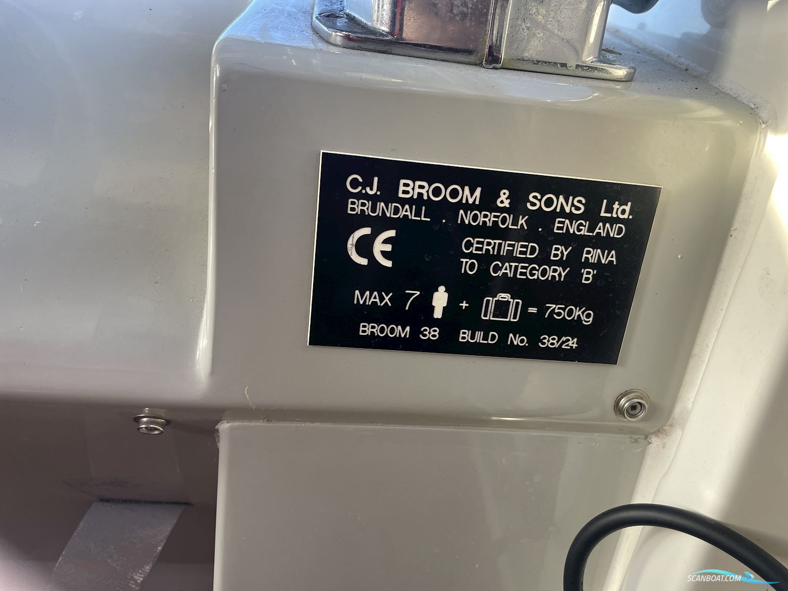 Broom Ocean 38