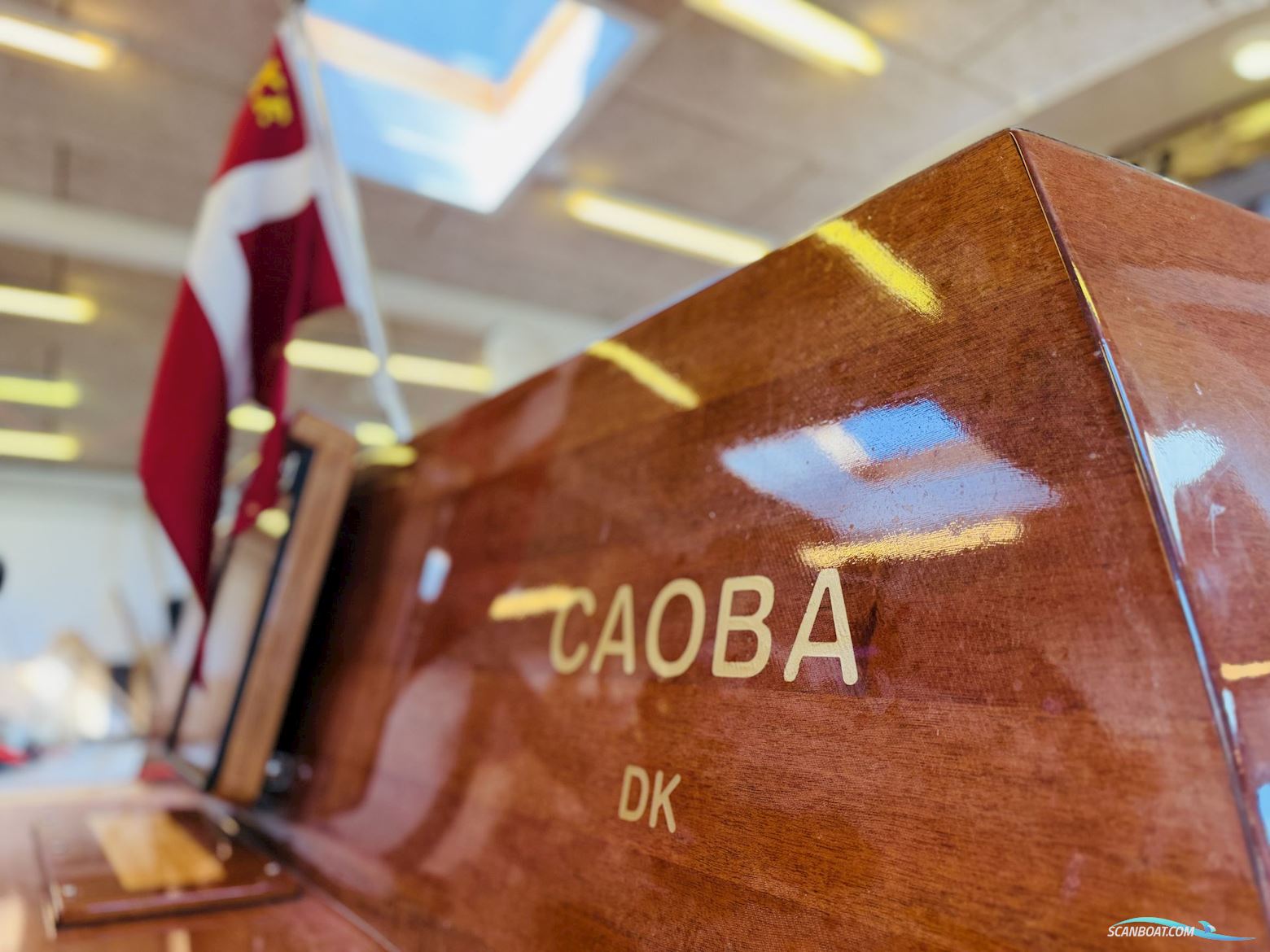 “Caoba” – Unik Hemingway-Inspireret Mahognibåd Med Moderne Konstruktion