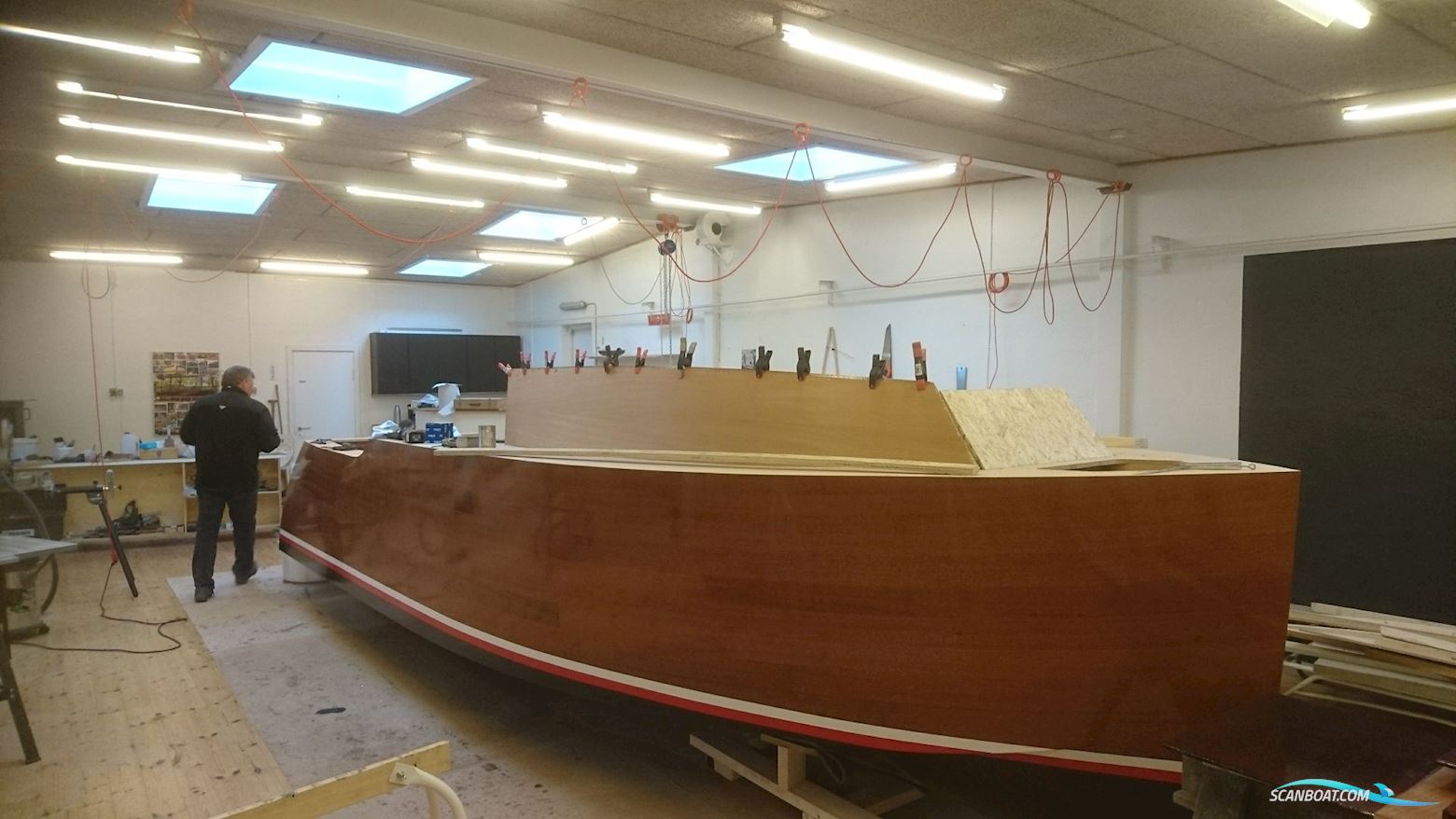 “Caoba” – Unik Hemingway-Inspireret Mahognibåd Med Moderne Konstruktion