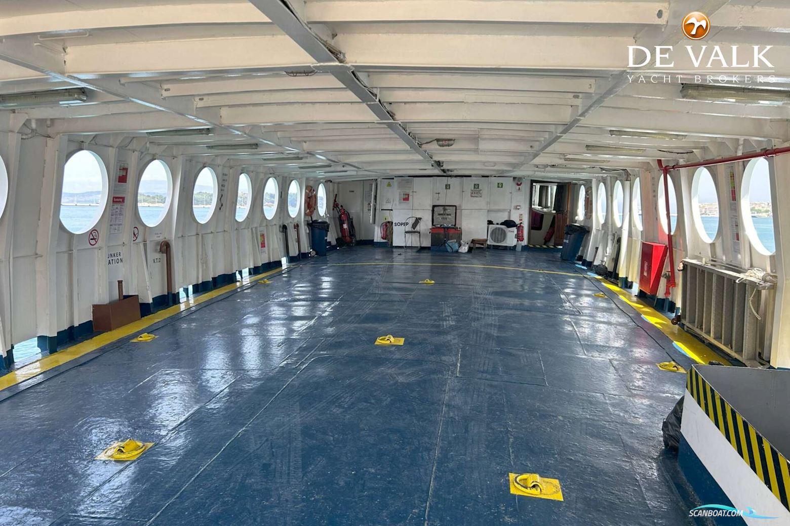 CAR/PASSENGERS FERRY 33