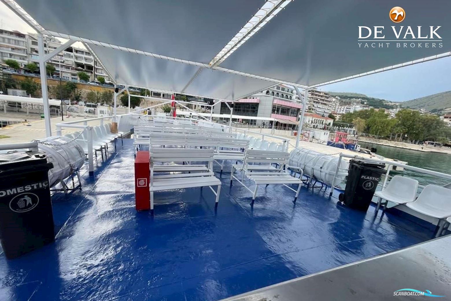 CAR/PASSENGERS FERRY 33