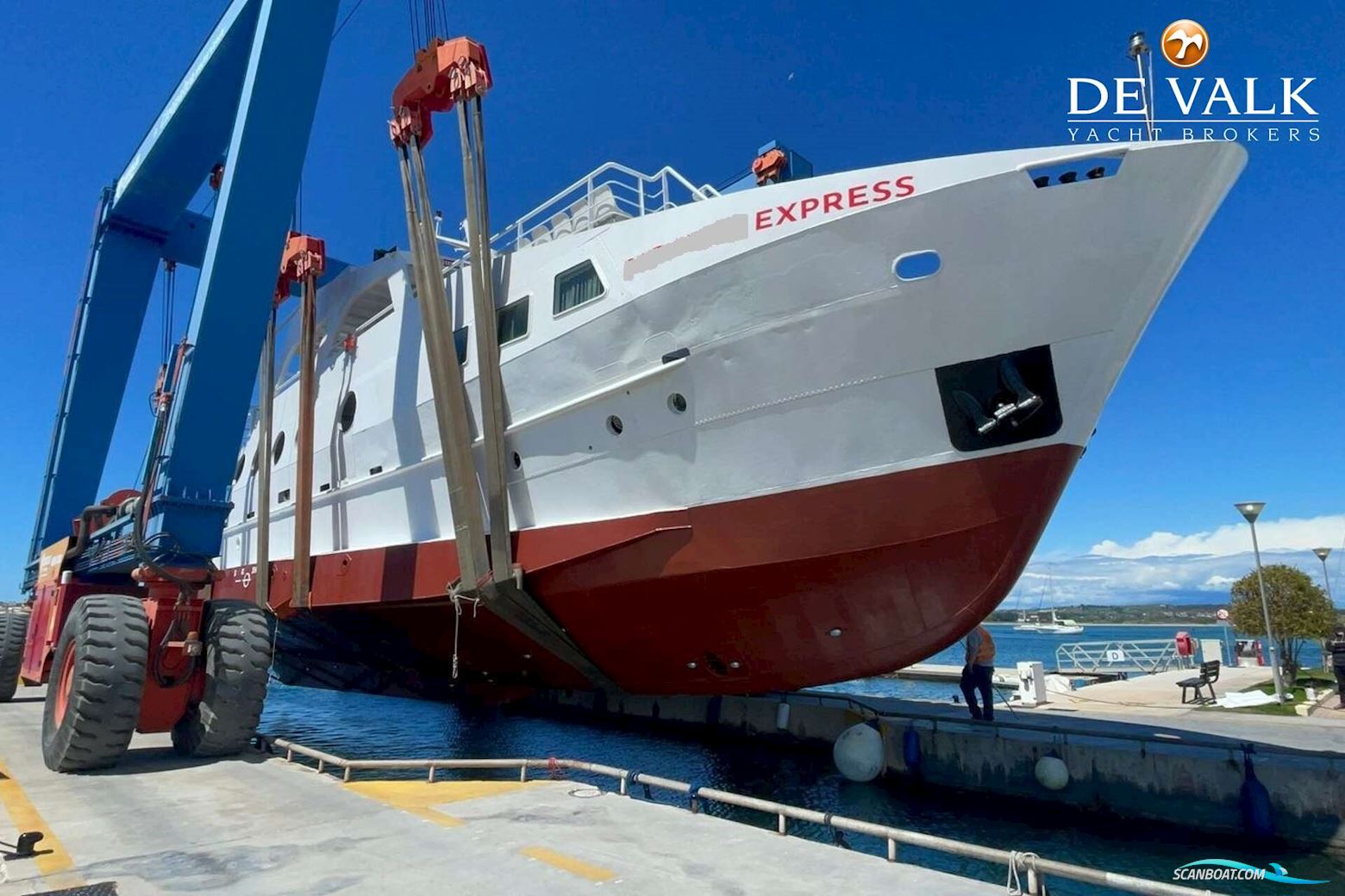 CAR/PASSENGERS FERRY 33