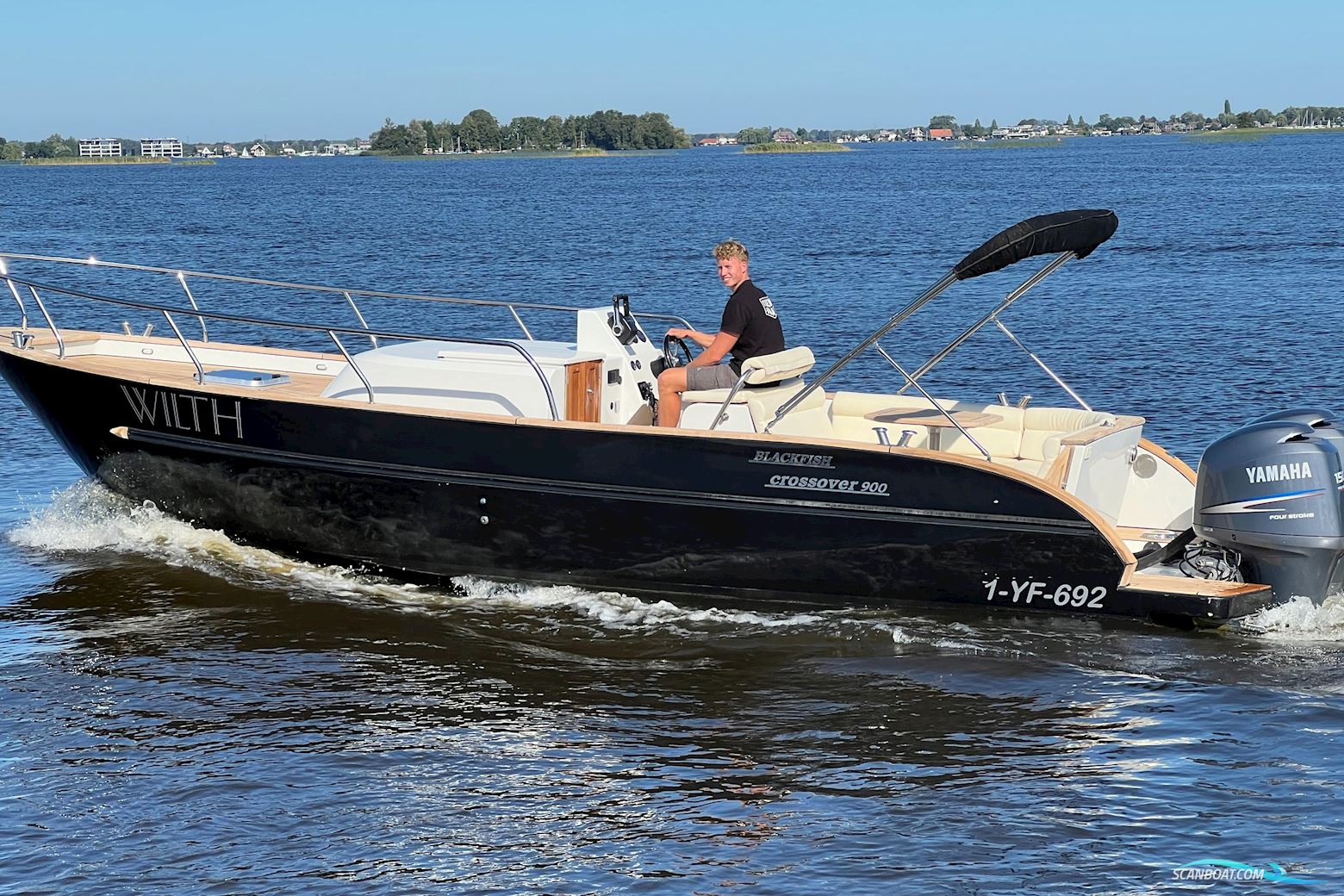 Center Console Blackfish Crossover 900