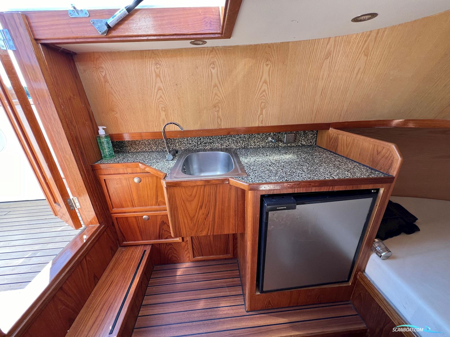 Center Console Blackfish Crossover 900