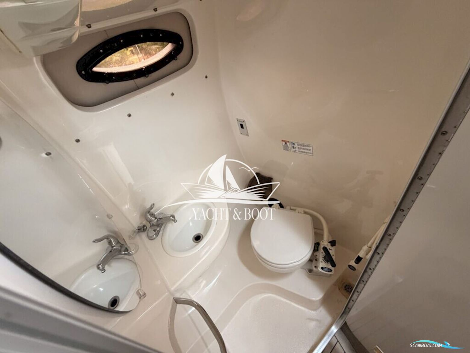 Chaparral 240 Signatur