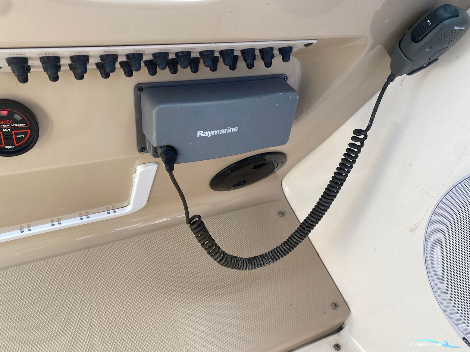 Chaparral 250 Signature