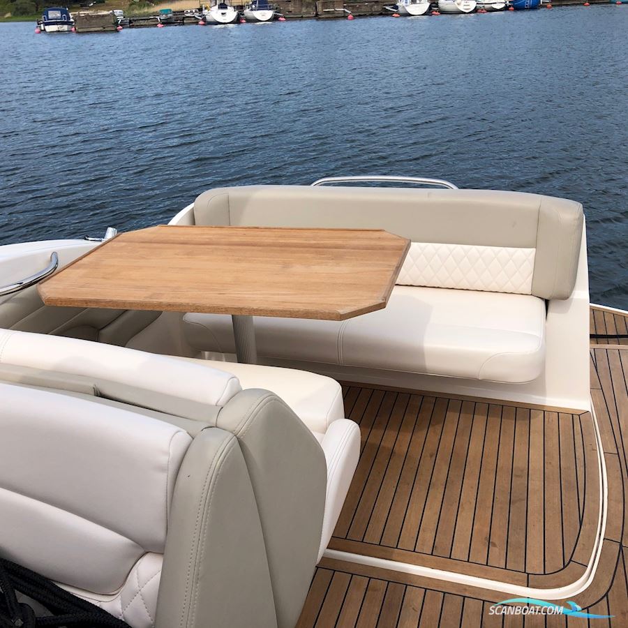 Chaparral 270 Signature
