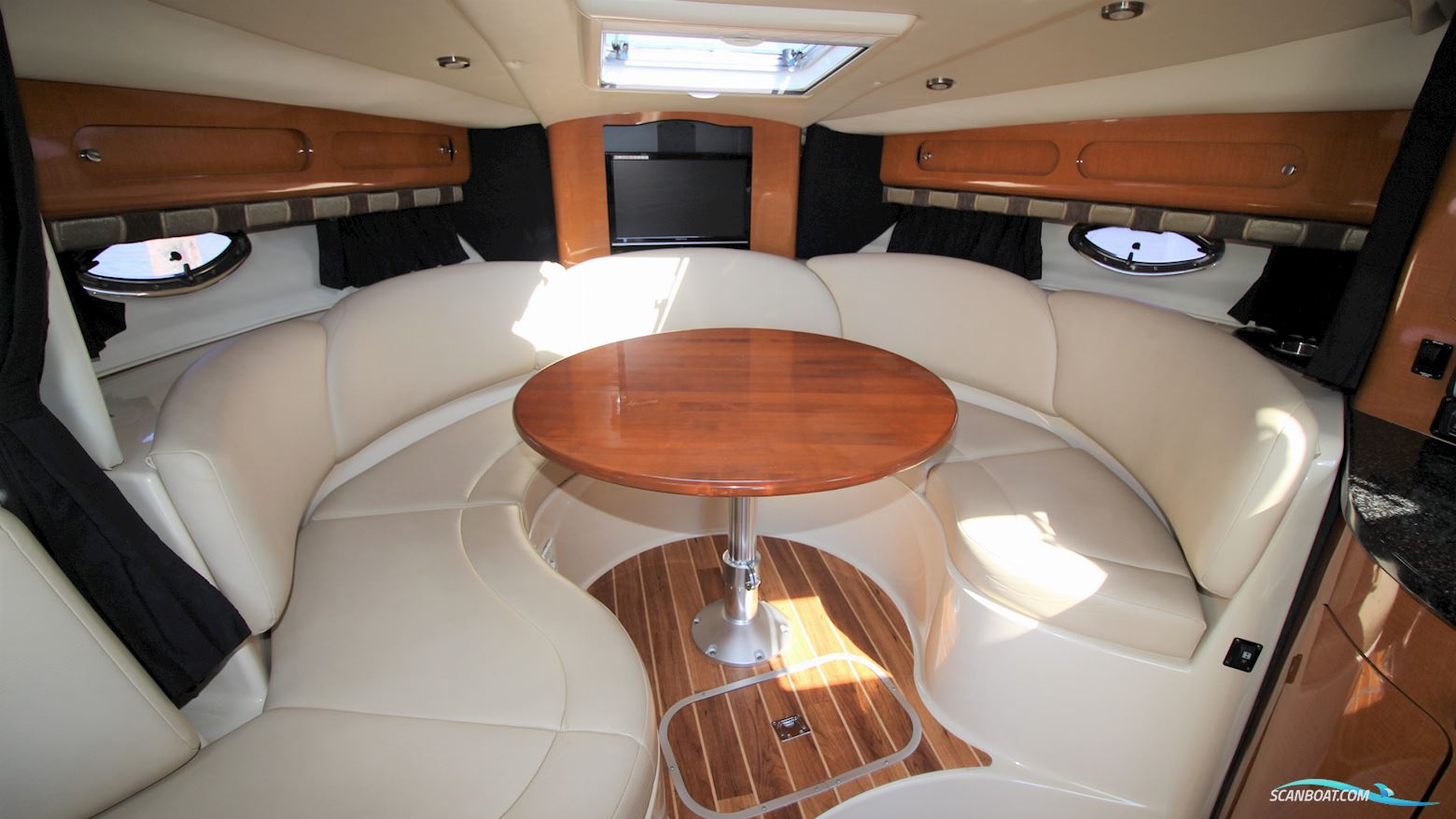 Chaparral 330 Signature