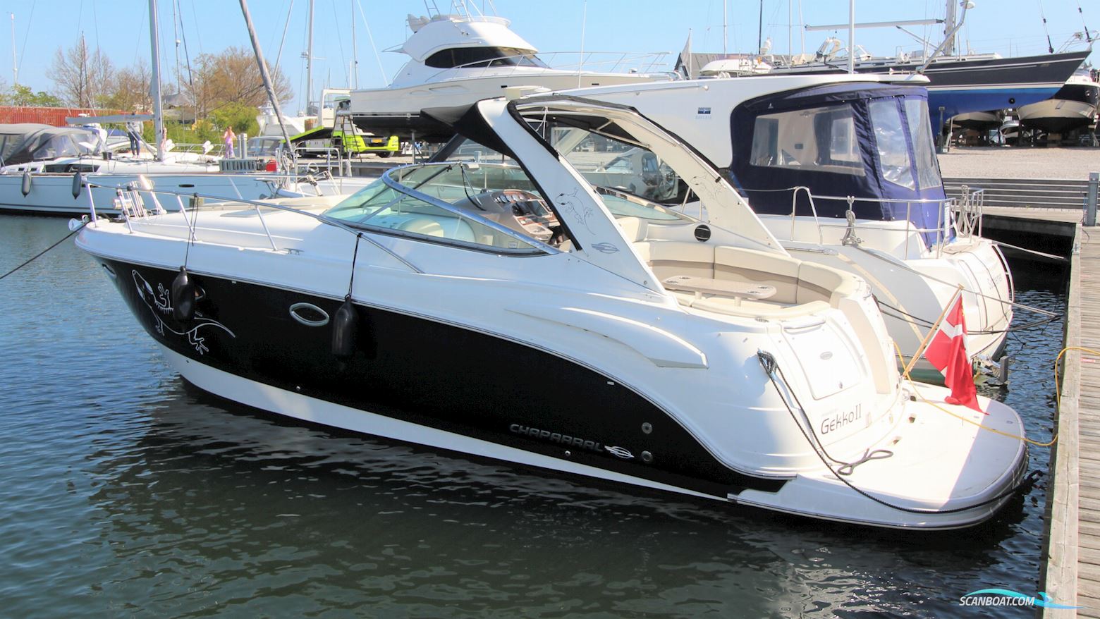 Chaparral 330 Signature