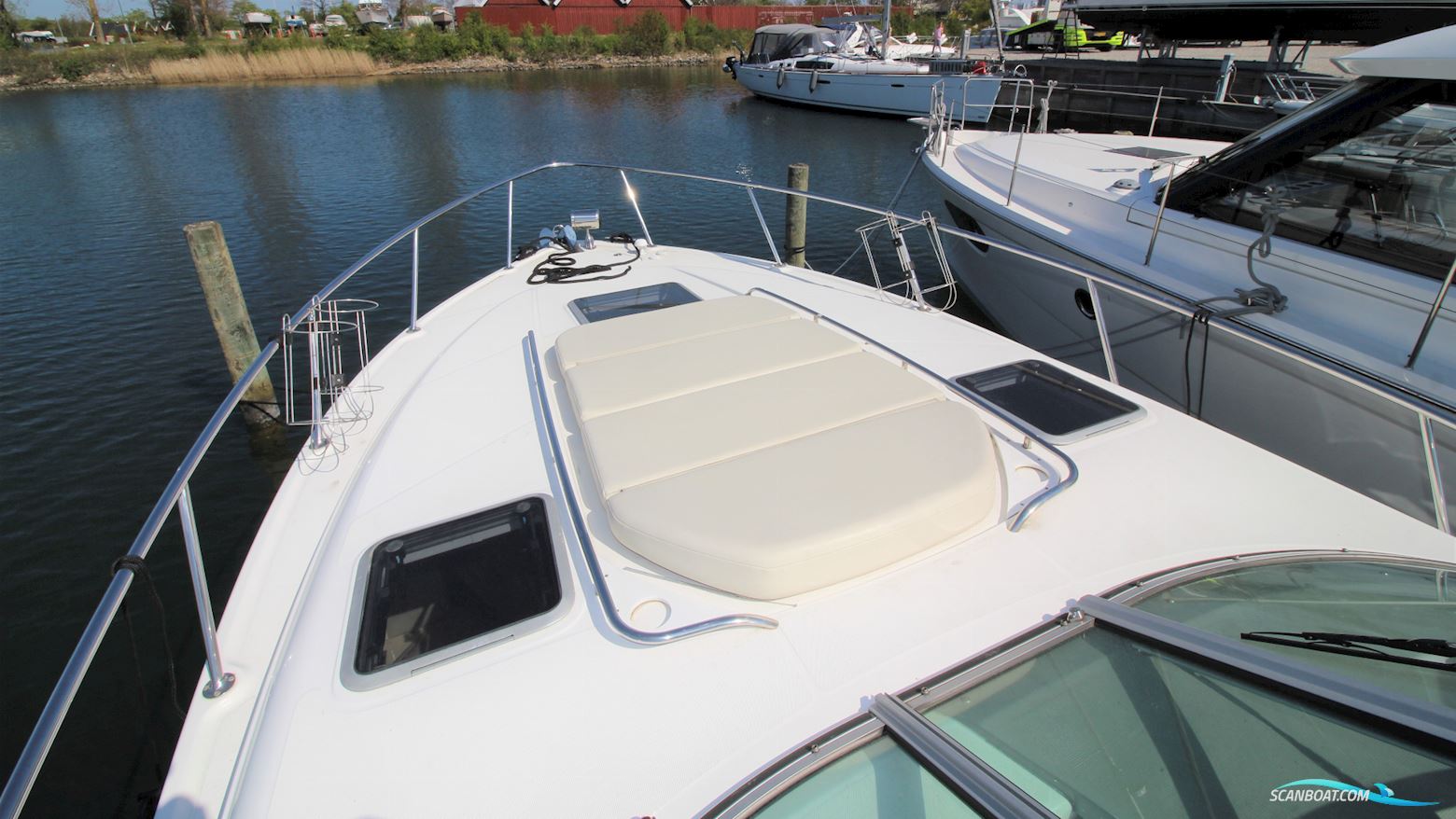 Chaparral 330 Signature