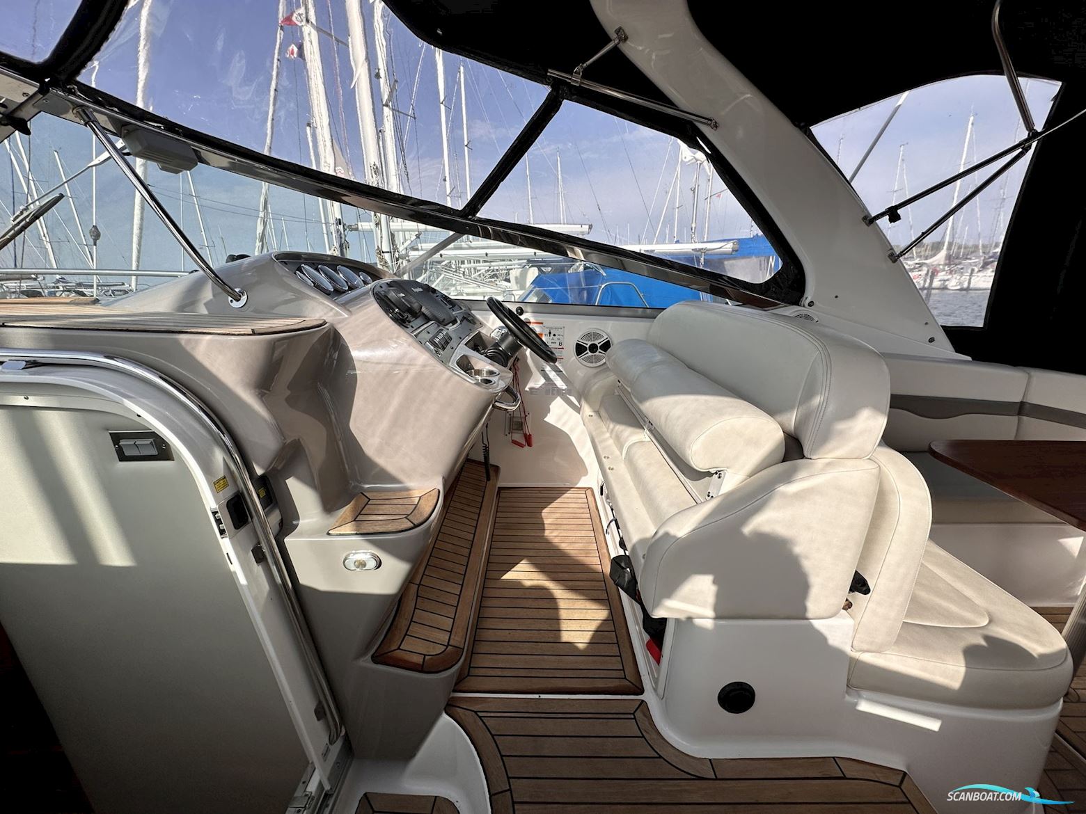Chaparral 330 Signature