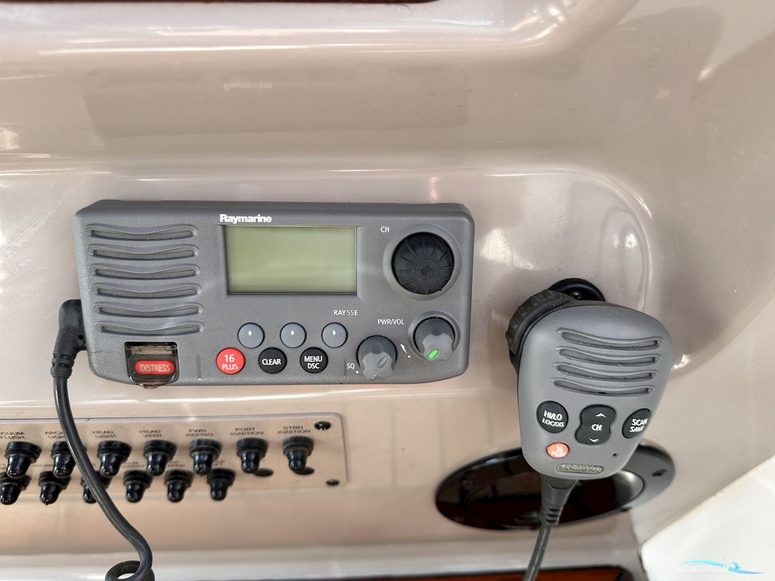 Chaparral 330 Signature