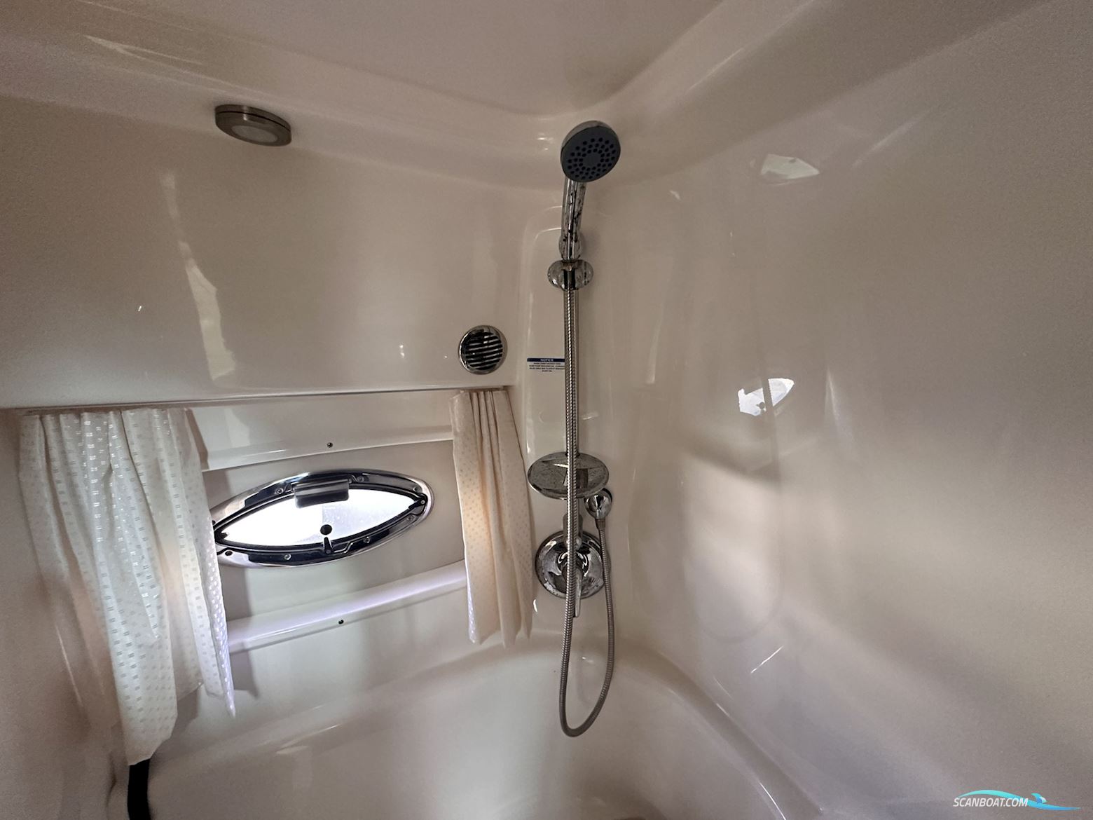 Chaparral 330 Signature