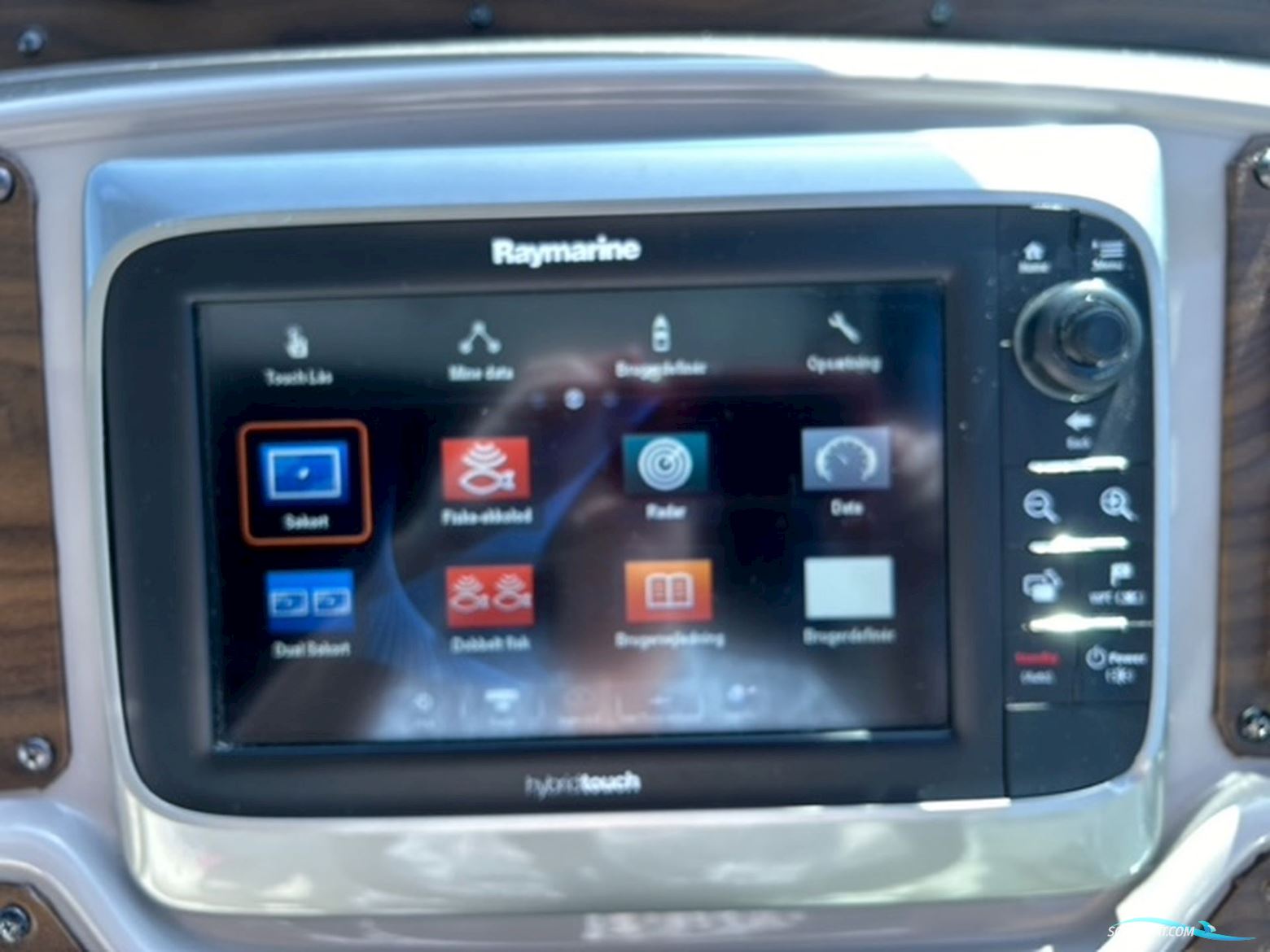 Chaparral 330 Signature