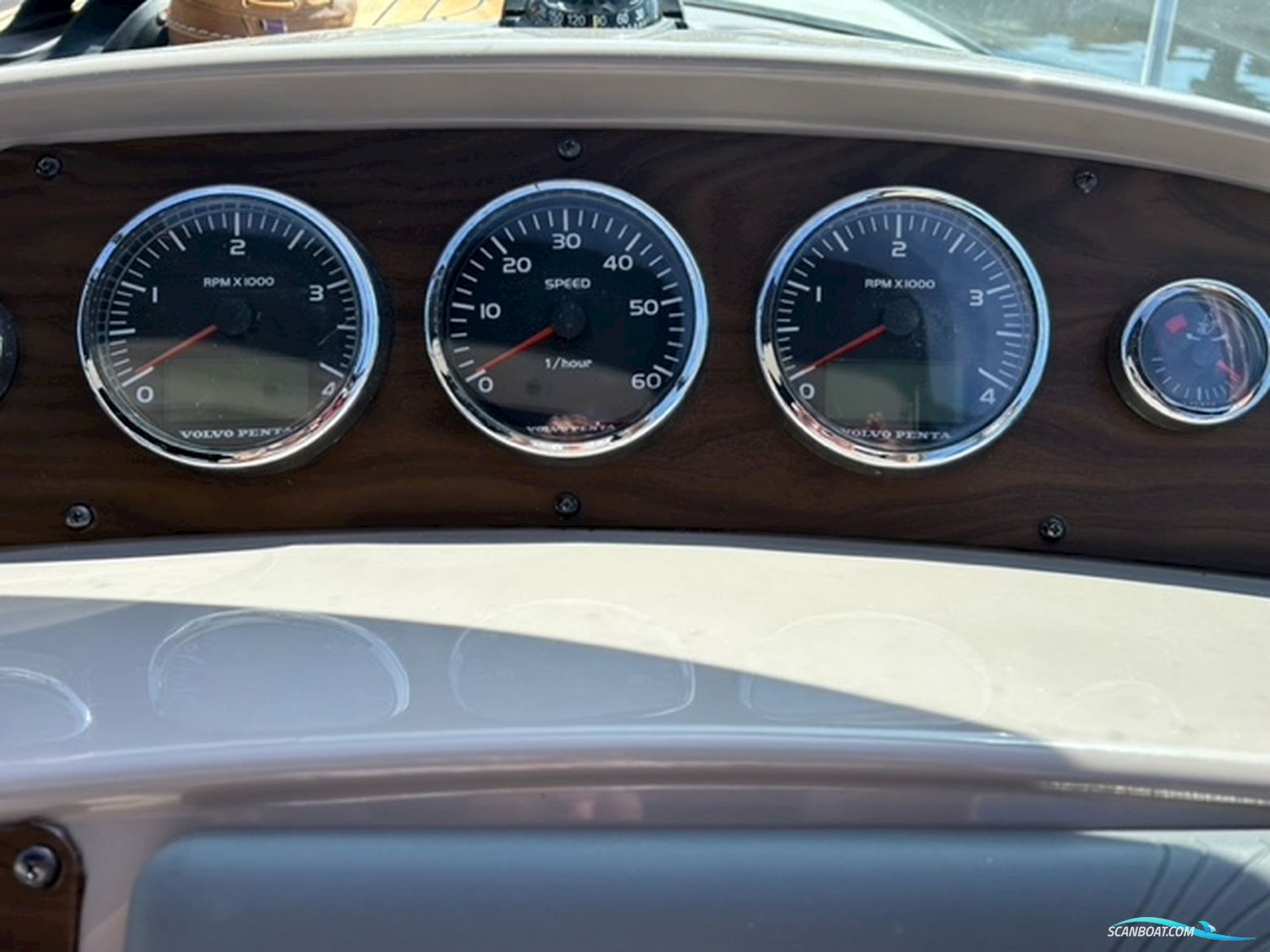 Chaparral 330 Signature