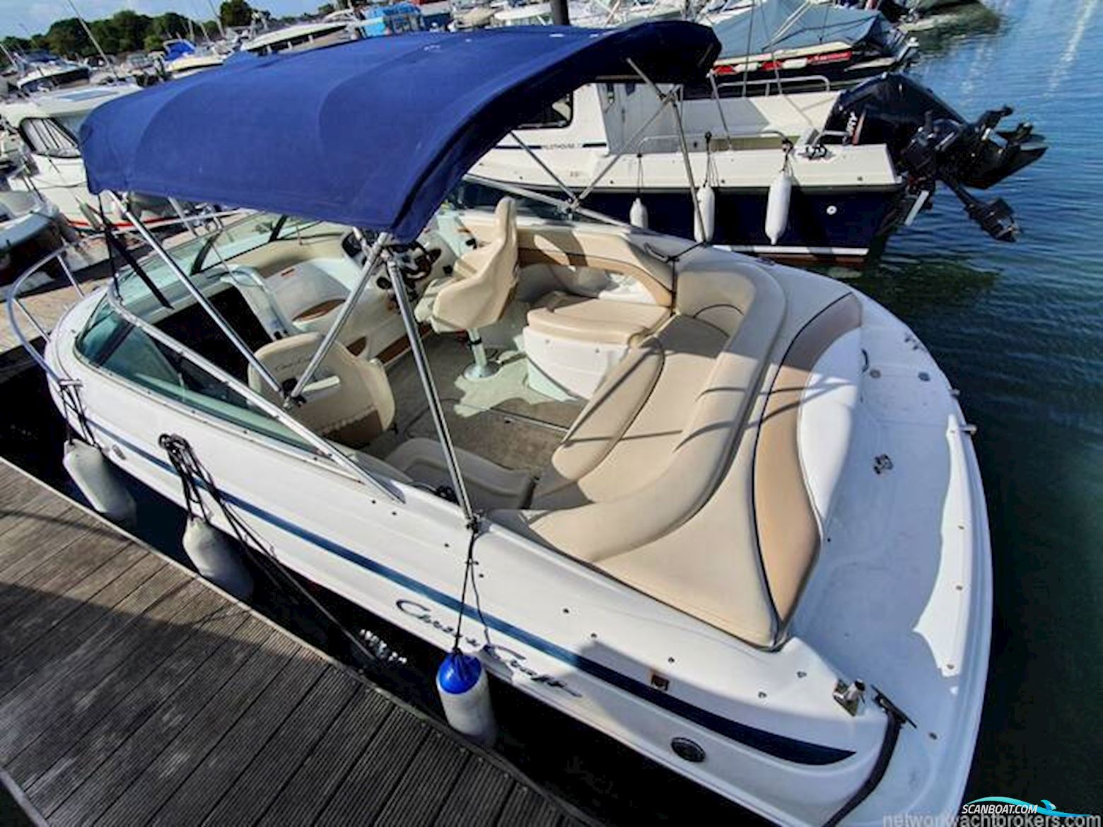 Chris-Craft 215