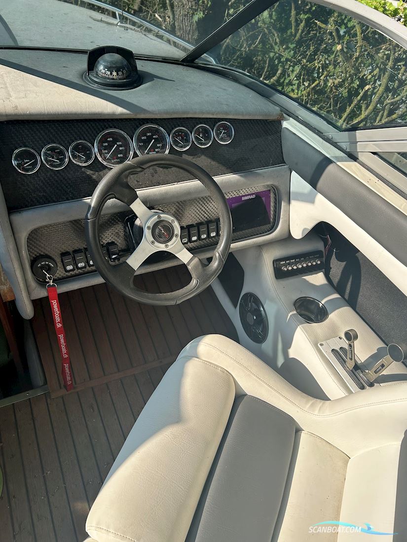 Chris Craft 233 cuddy cabin