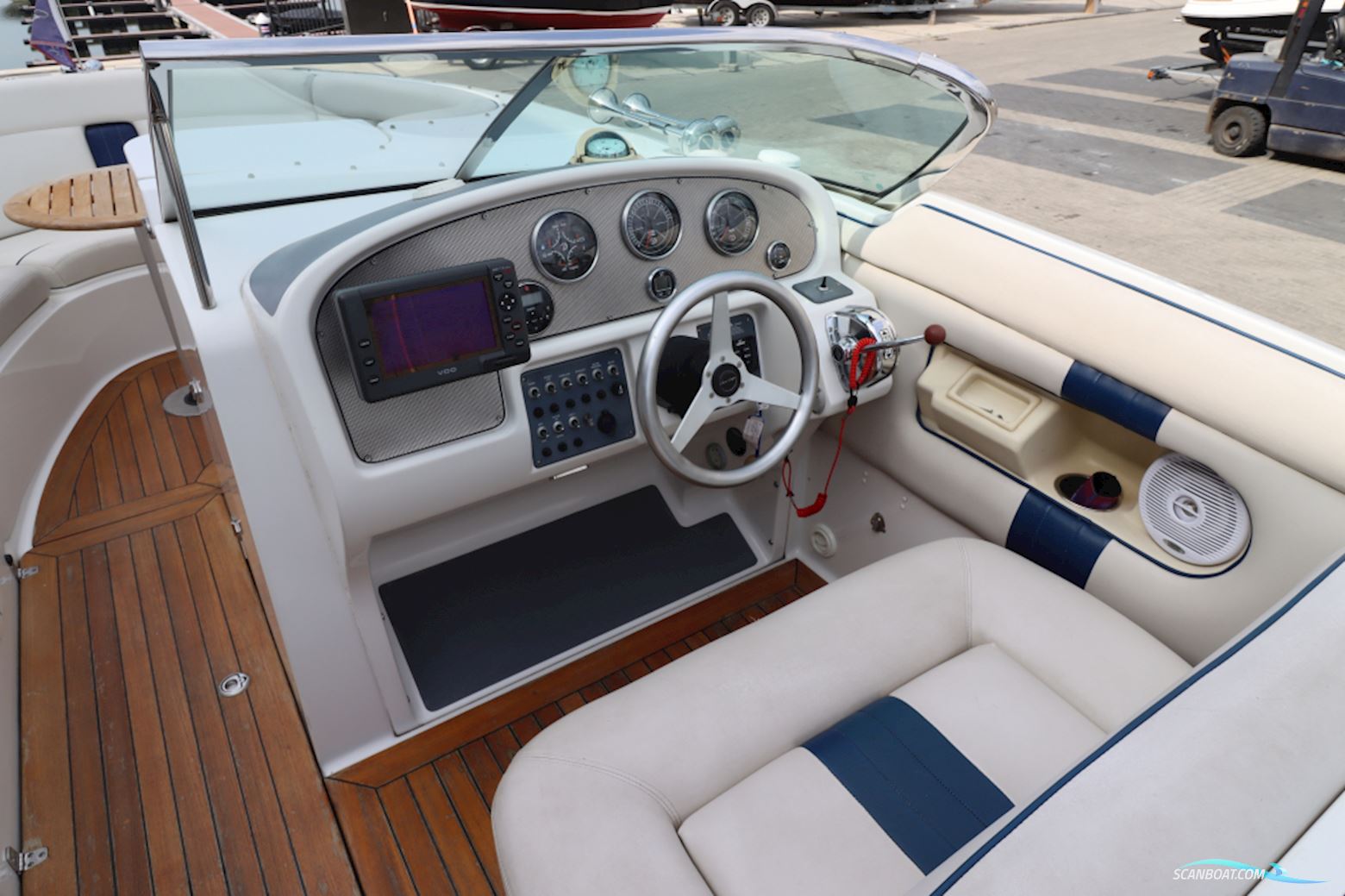Chris Craft 28 Launch