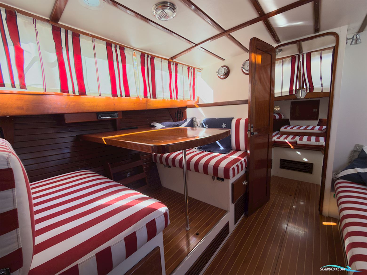 Chris-Craft 31 Commander