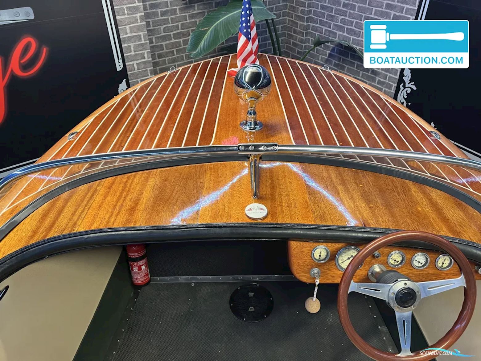 CHRIS CRAFT Capri 19