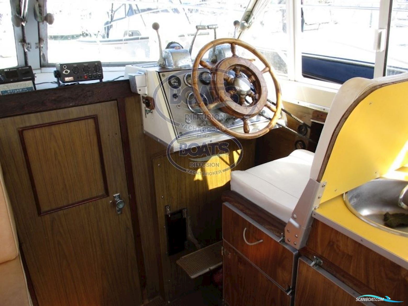 CHRIS CRAFT COMMANDER 27