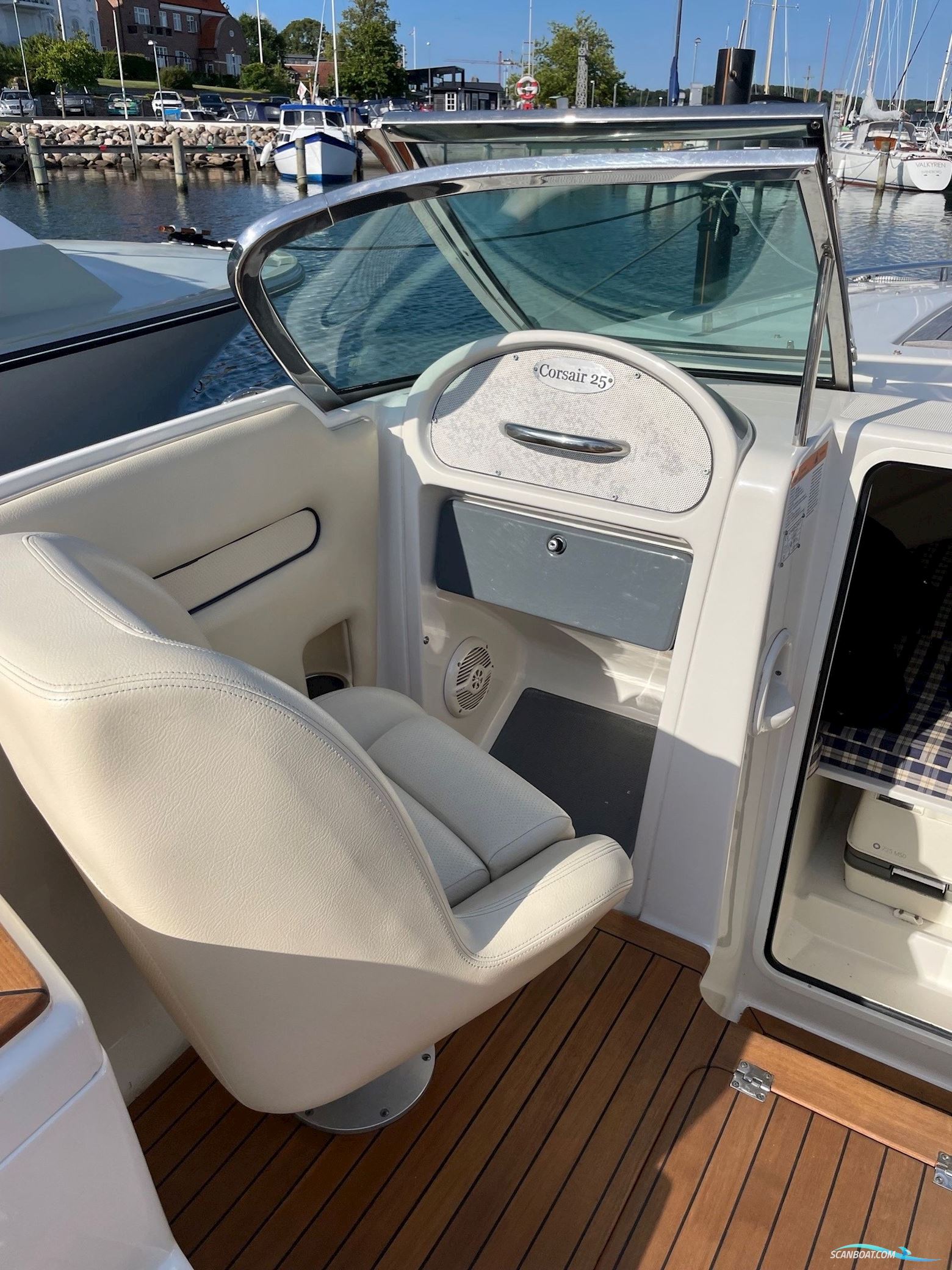 Chris Craft Corsair 25