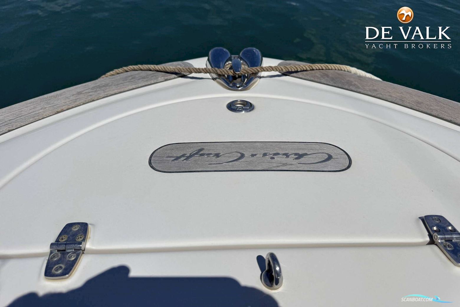 Chris-Craft Corsair 28