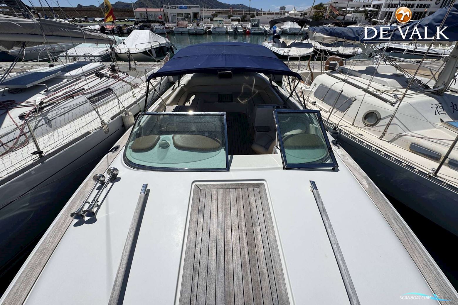 Chris-Craft Corsair 28