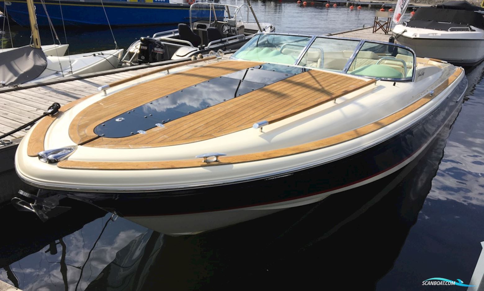 Chris-Craft Corsair 32