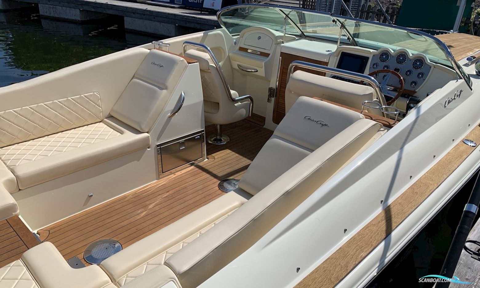 Chris-Craft Corsair 32