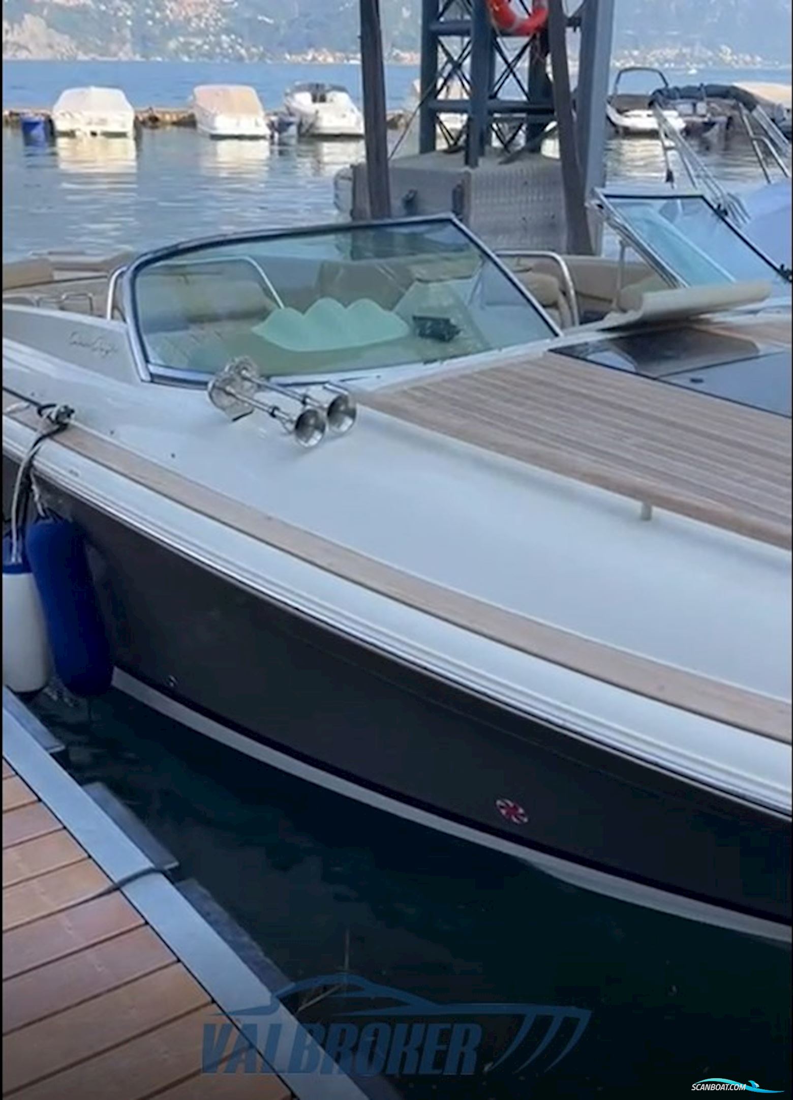 CHRIS CRAFT CORSAIR 32