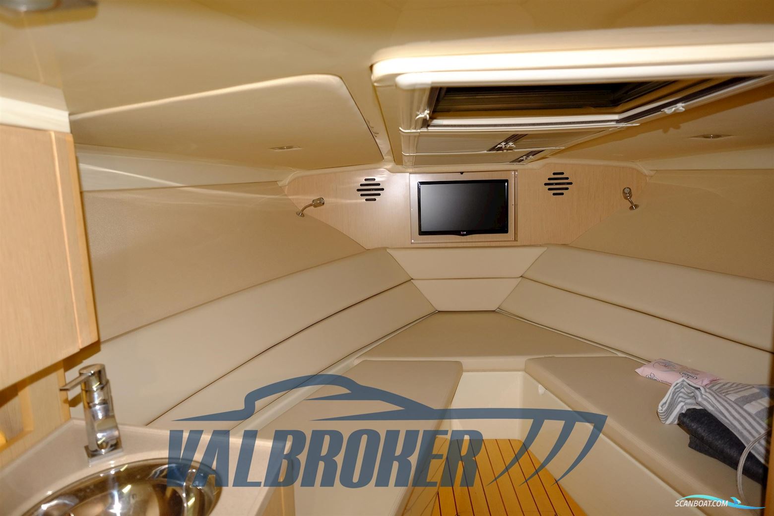 CHRIS CRAFT CORSAIR 32