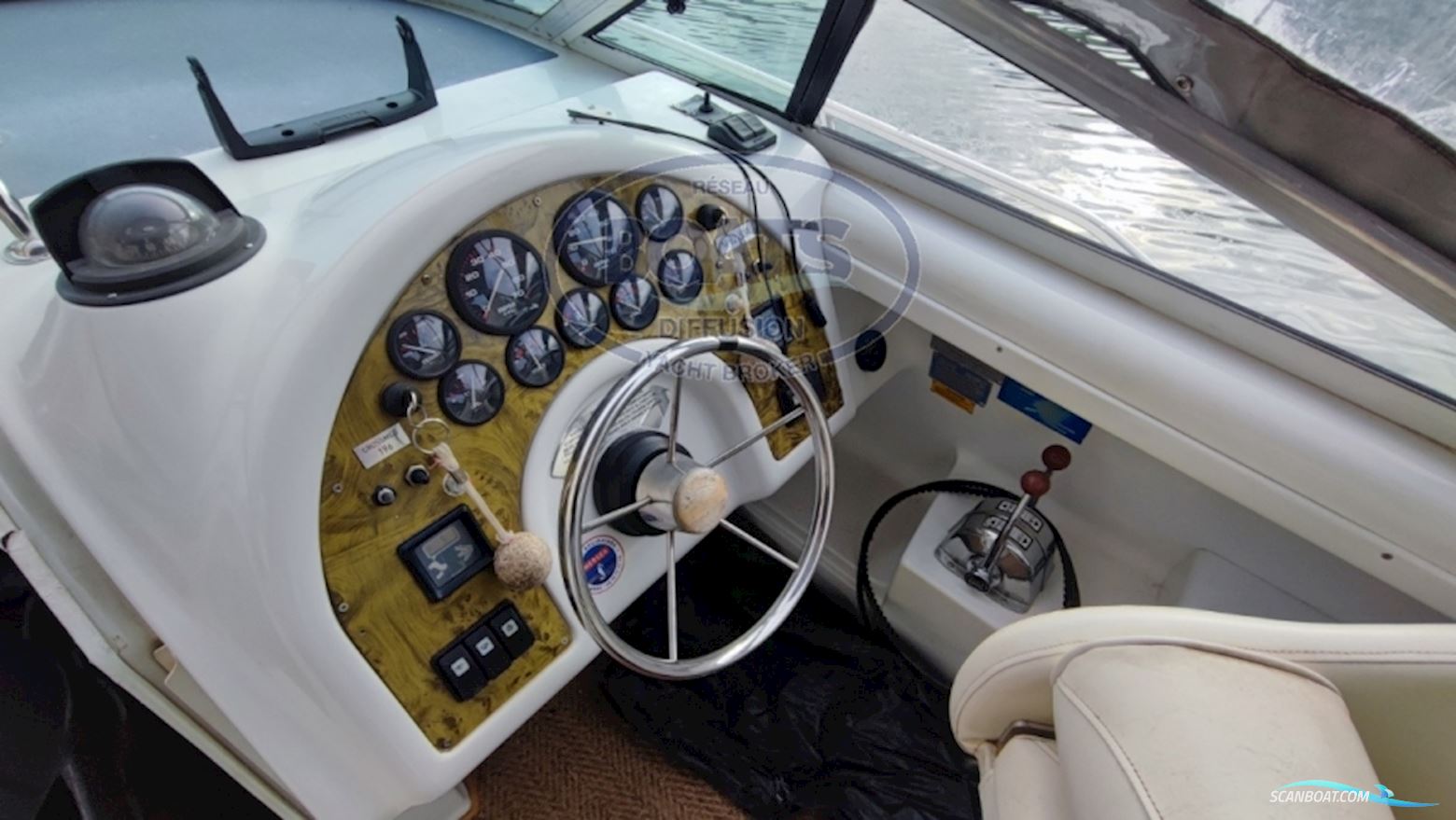 CHRIS CRAFT Crowne 272 CC