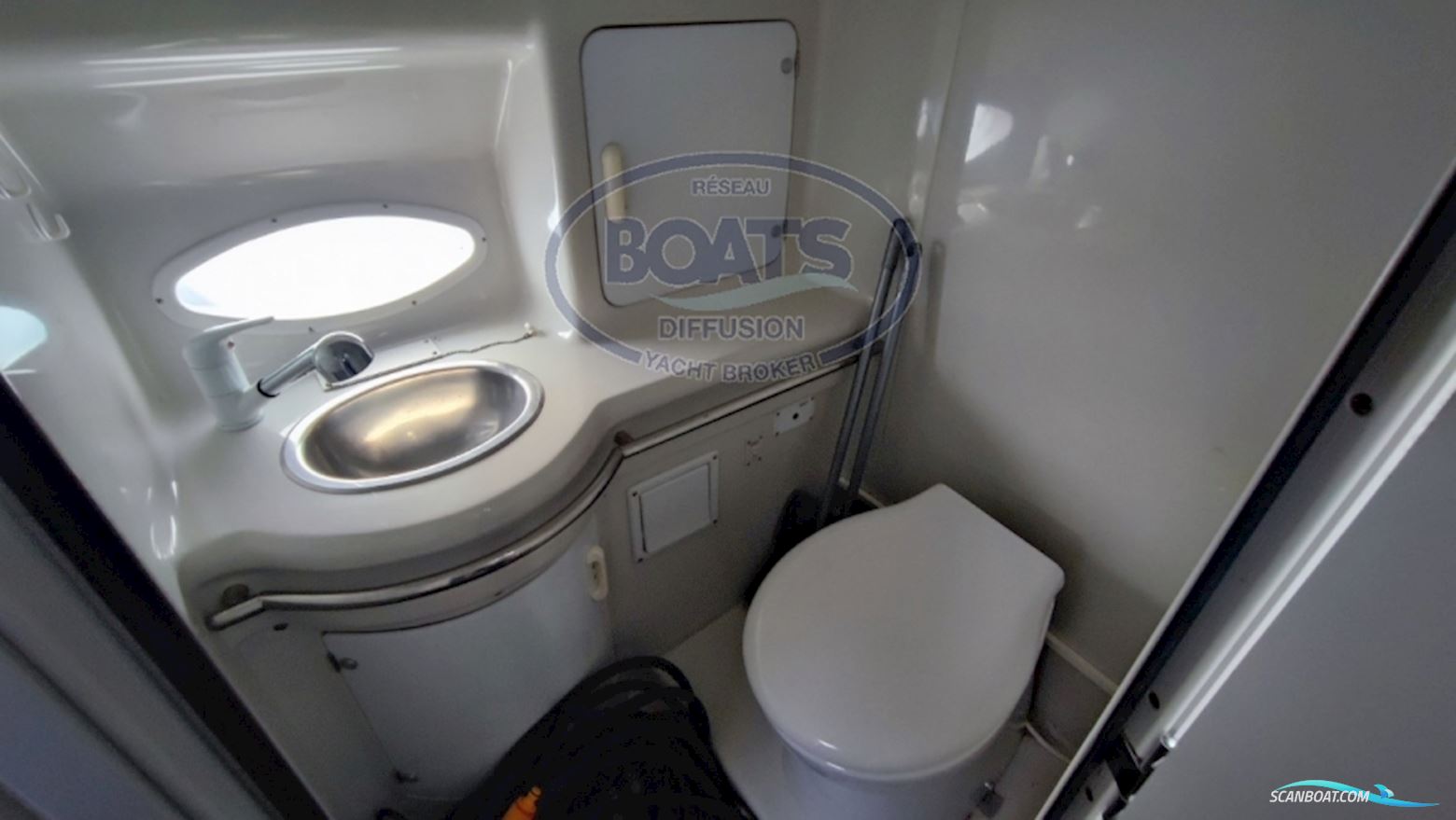 CHRIS CRAFT Crowne 272 CC