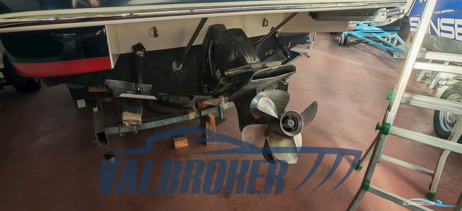 Chris Craft Launch 28 GT - Heritage Edition