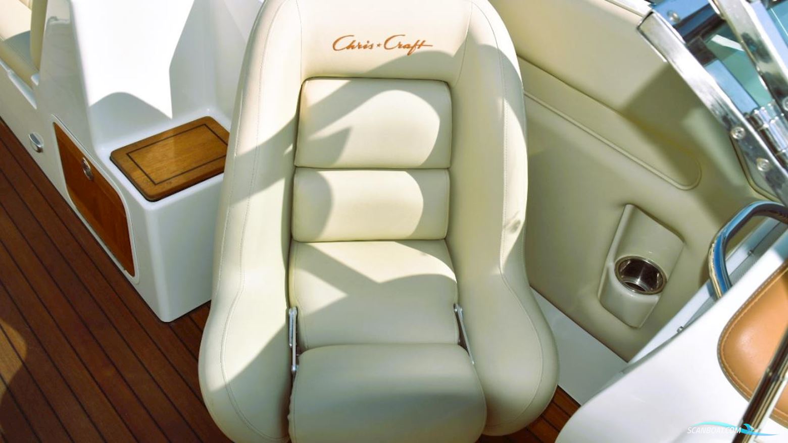 Chris Craft Launch 28