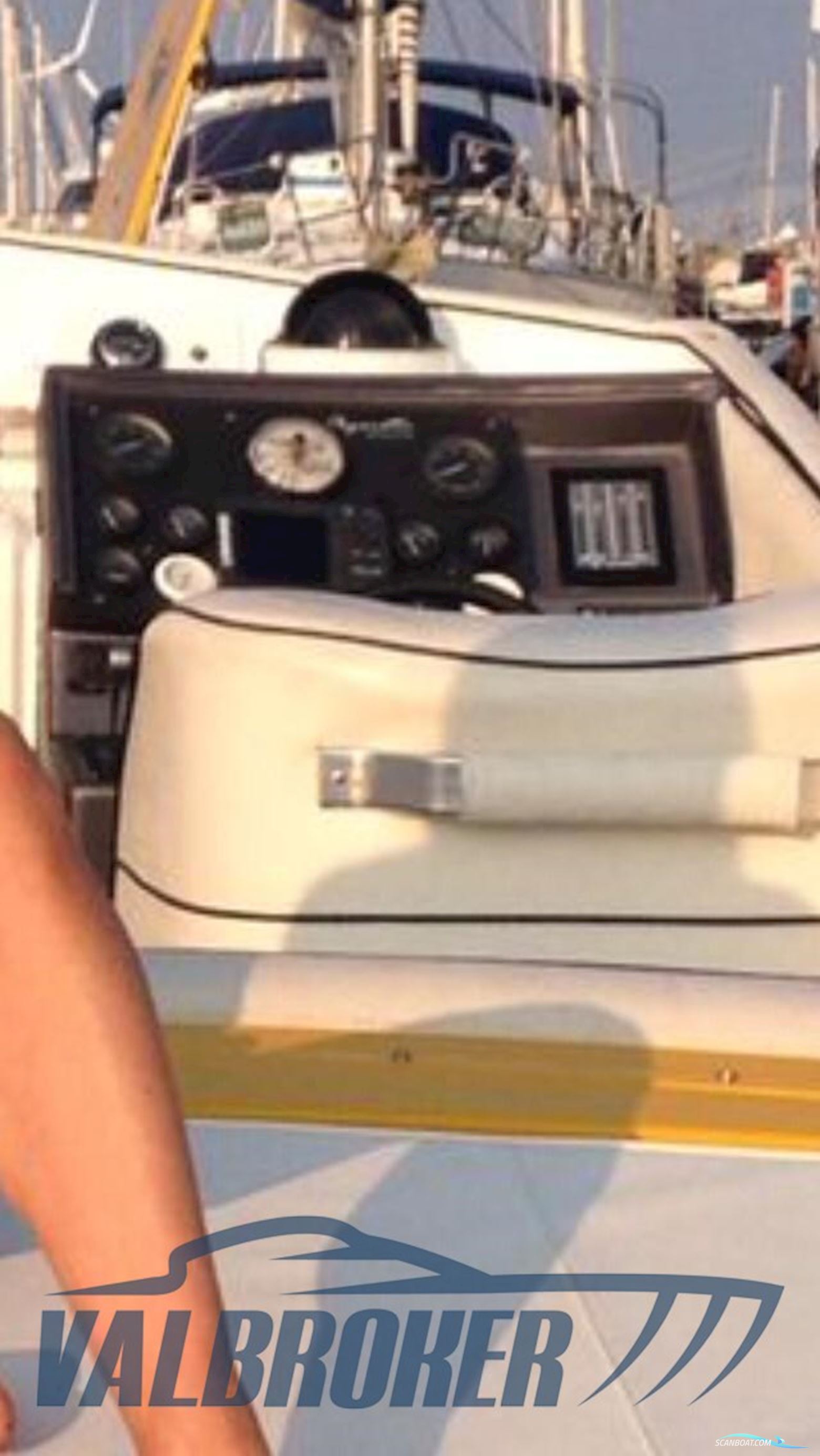 Cigarette R.T. 35' Cafe' Racer