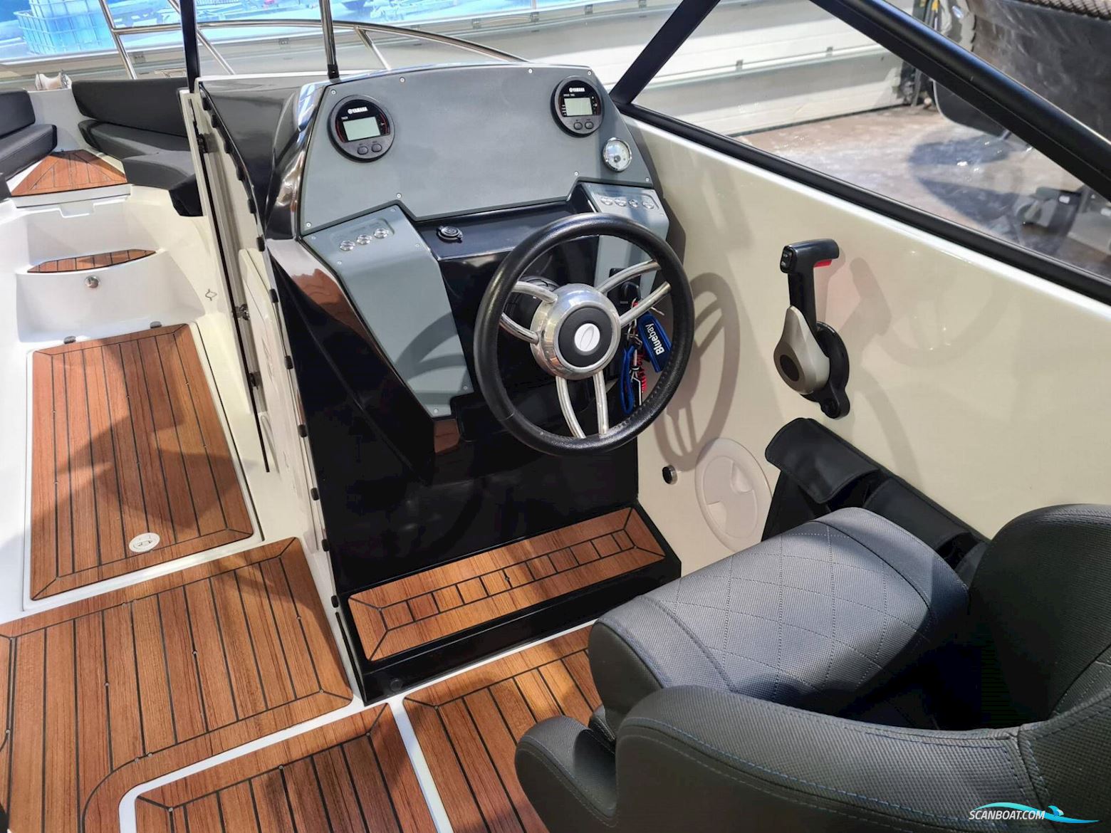 Coaster 600 BR m/100 HK Yamaha og udstyr