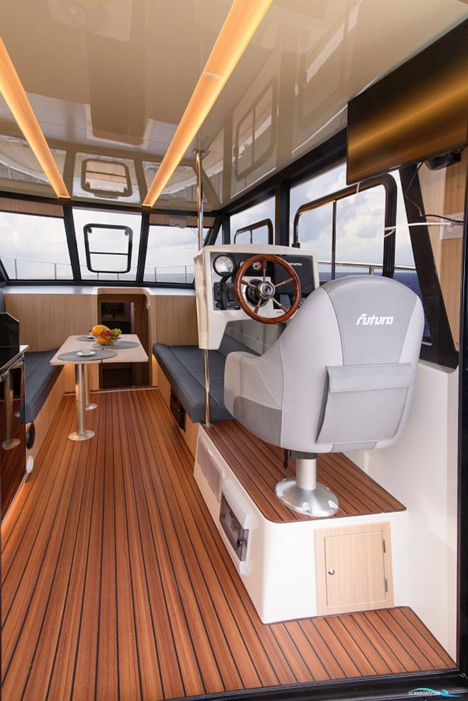 Cobra Yachts  Futura 40 Grand Horizon
