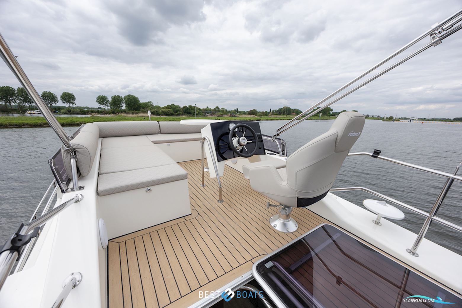 Cobra Yachts Futura 36 Premium Fly